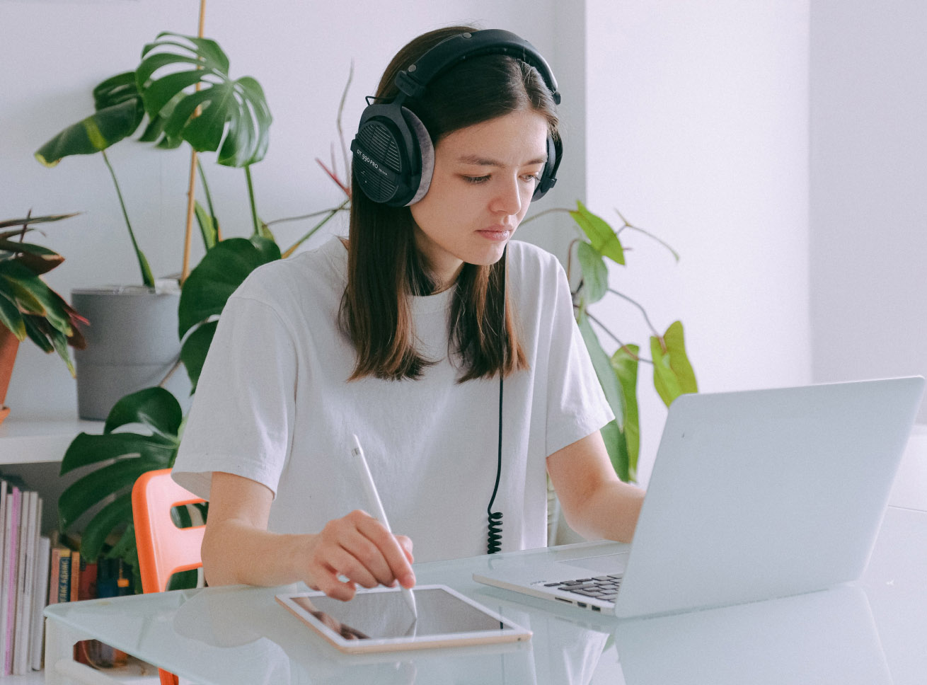 Girl sitting in front of a laptop
